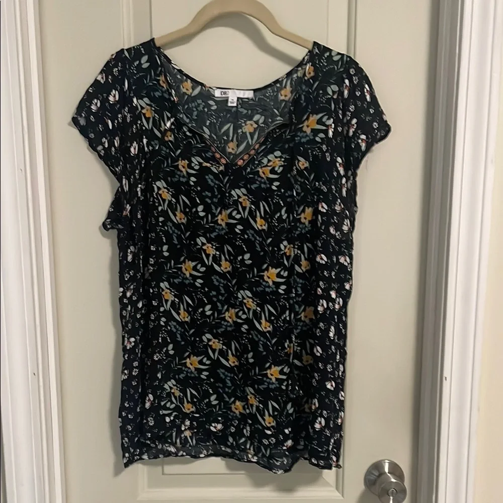 DR2  Women's Floral V-Neck Top - Black